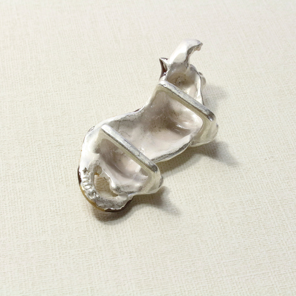 数-SUU-悪戯三毛 帯留め / 帯留め※専用豪華ボックス入り