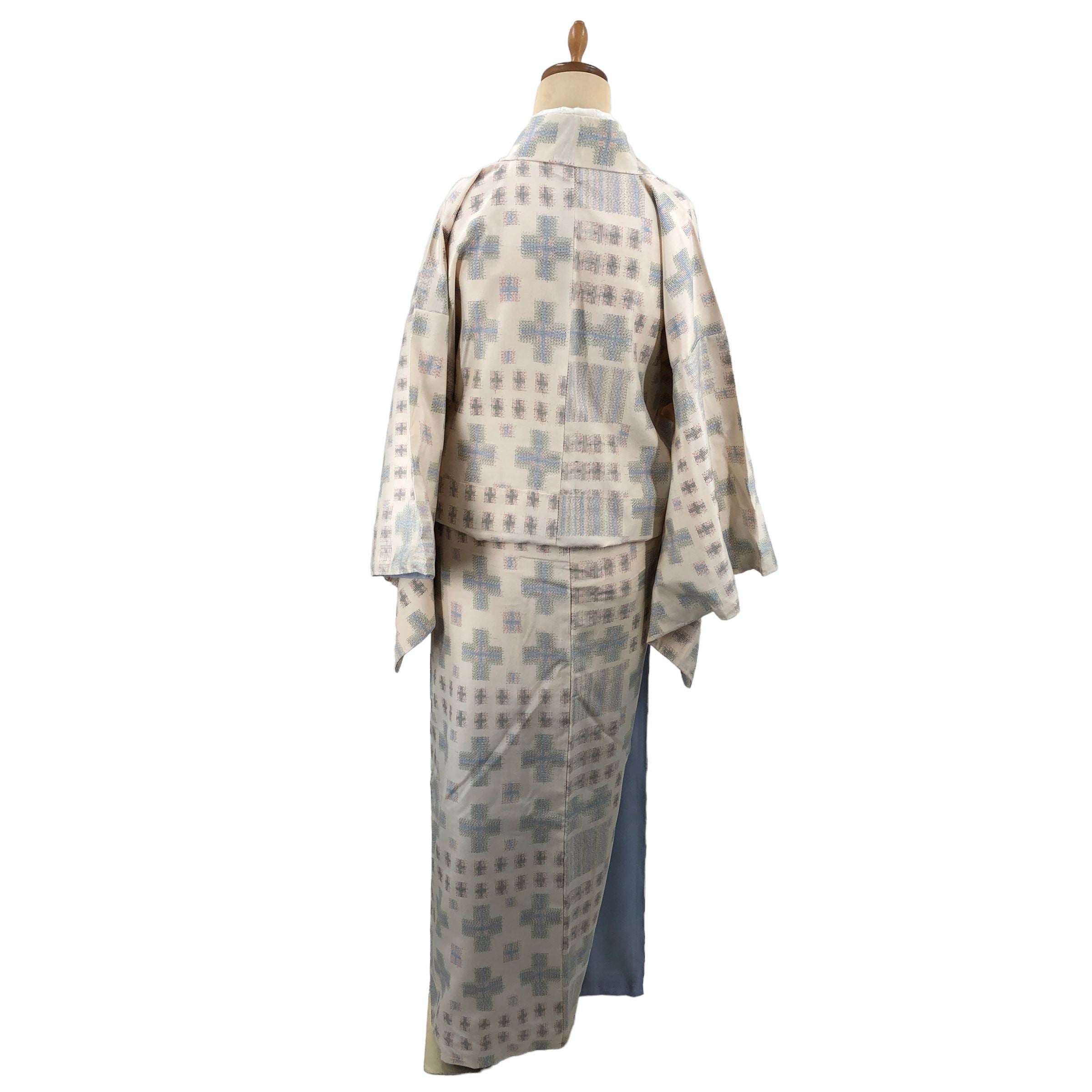 used紬 バチ衿 白地に幾何学模様 紬 used